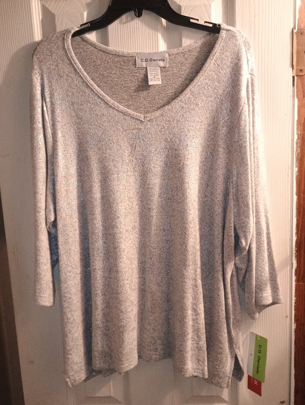 C.D. Daniels Women's V-Neck Long Sleeve Top — Heather Gray